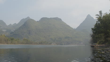 Classic-East-Asian-mountains-in-Guilin,-China