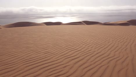 recorre las increíbles dunas de arena del desierto de namib a lo largo de la costa esquelética de namibia