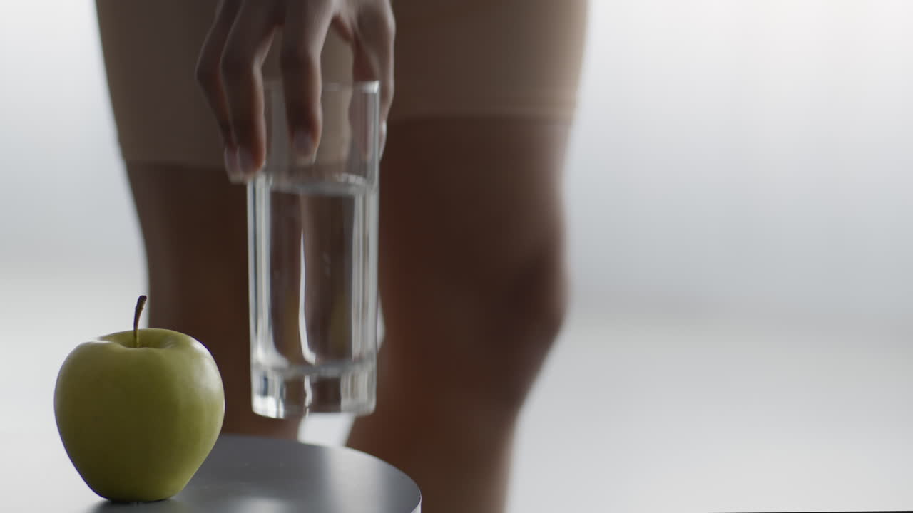 사과와 물로 건강한 생활 방식