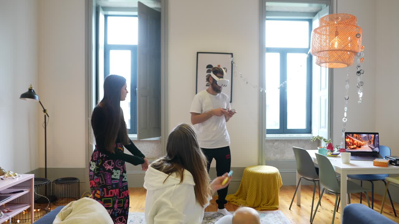 집 에서 vr 를 하는 가족