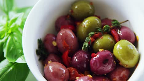 tapas de aceitunas en un tazón