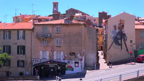 Los-Edificios-Están-Pintados-Con-Imágenes-De-Estrellas-De-Cine-Durante-El-Festival-De-Cine-De-Cannes.