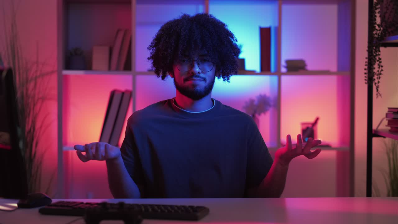 gesto de encoger los hombros hombre confundido expresión meme