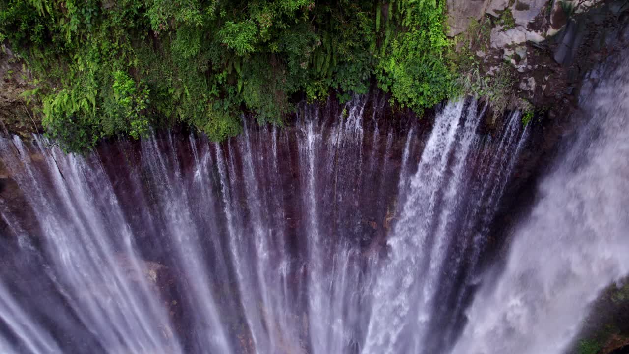 Cascata Tumpak Sewu vicino al Semeru a Giava Orientale, Indonesia