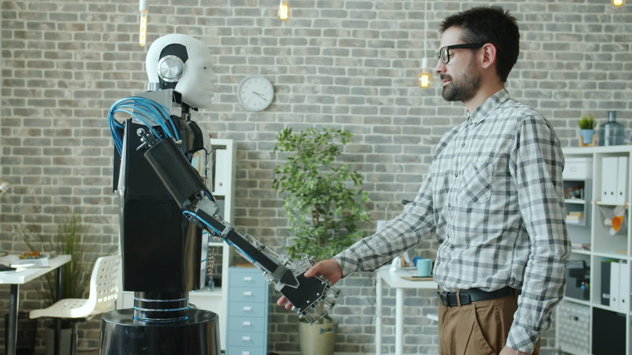 robot y el apretón de mano humano