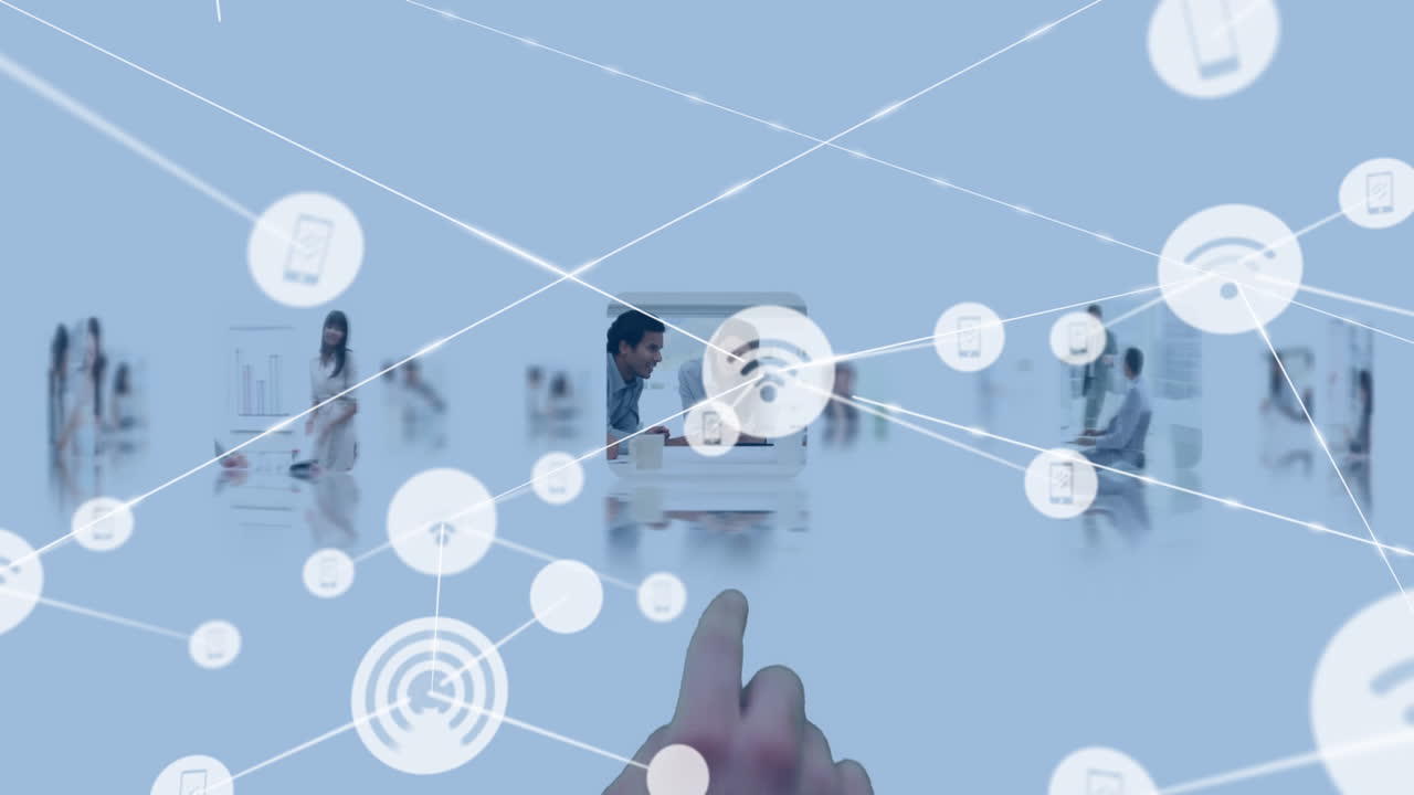 다양한 사업가들이 사무실 데이터 처리에 대해 논의하는 손으로 만지는 화면의 애니메이션