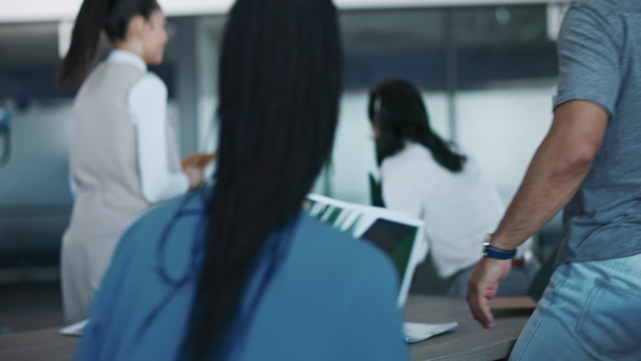 기 ⁇ , 전략 또는 문서를 가진 비즈니스 사람들