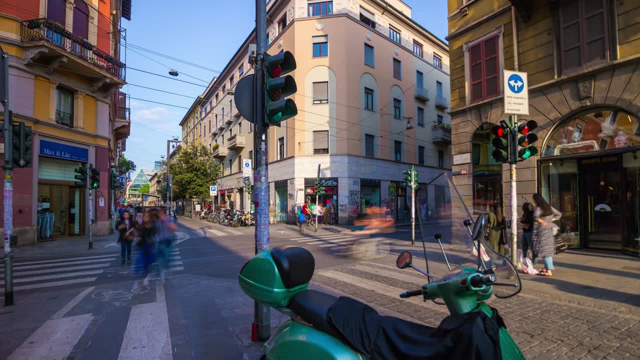 이탈리아 밀라노 시 교통 거리 교차로 4k 타임 스