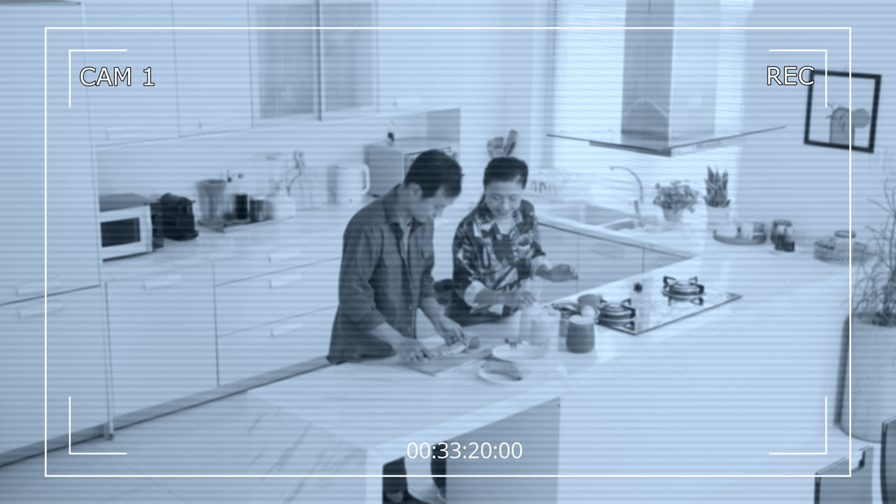 Video di sorveglianza di coniugi che preparano la colazione a casa