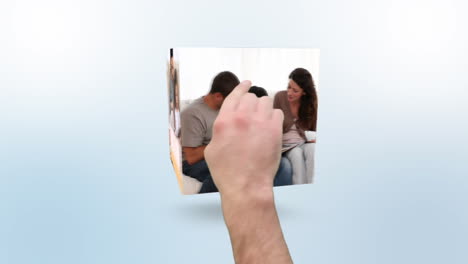 montaje de familias mirando álbumes de fotos