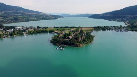 Oyama-Bc-Amplia-Toma-Aérea-|-Lago-De-Madera,-Lago-Kalamalka-|-Lakecountry,-Columbia-Británica-Interior,-Canadá-|-Paisaje-De-Okanagan-|-Vista-Escénica-|-Oyama-|-Vista-Panorámica-|-Agua-Azul-Turquesa-De-Colores