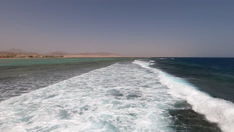 Schöne-Landschaft-Der-Küste-Von-Sharm-El-Sheikh-Von-Der-Anlegestelle-Aus-Gesehen