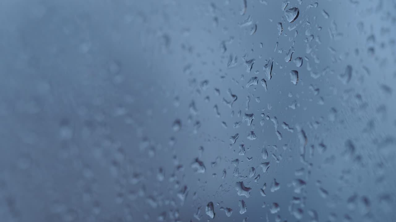 gotas de lluvia en una ventana