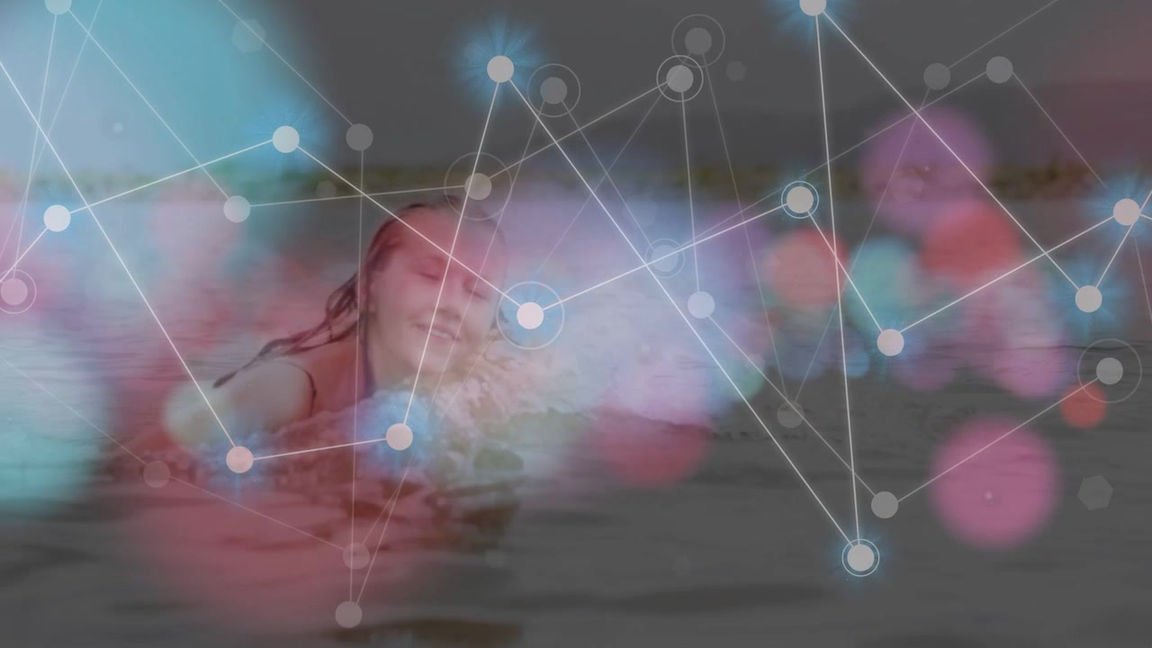Mujer nadando en el centro-izquierda de un lago, saliendo a la superficie para respirar y activando una superposición de bokeh tecnológico.