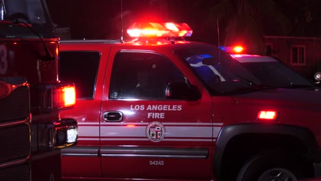 Camión-De-Bomberos-Respondiendo-A-La-Llamada-De-Ayuda