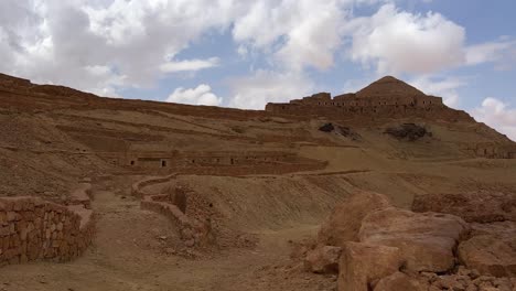 Remote-and-isolated-Ksar-Guermessa-troglodyte-village-in-Tunisia,-North-Africa