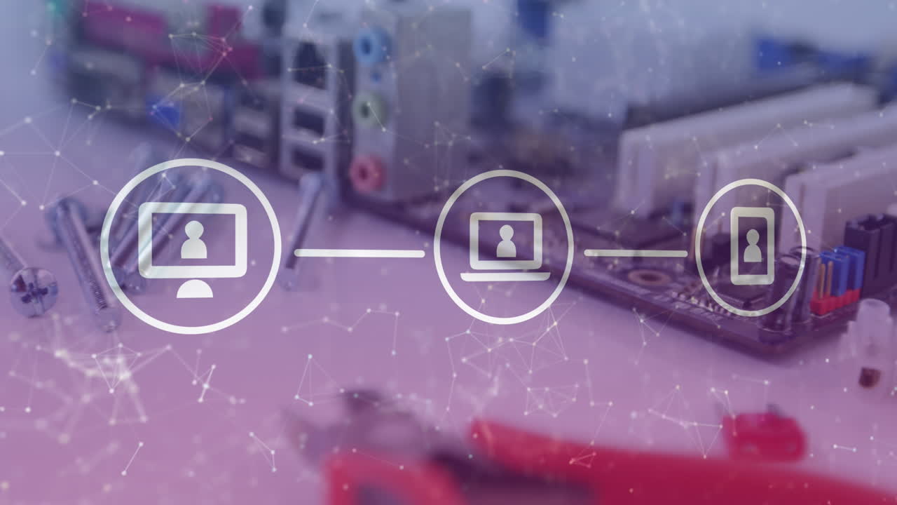 un primer plano de varias herramientas de trabajo y una placa base en una mesa