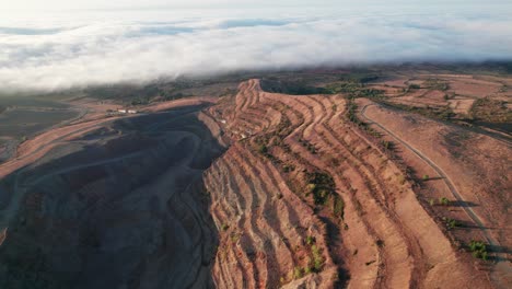 Cantera-Abandonada-De-La-Mina-De-Oro-De-Salsigne-Que-Muestra-La-Explotación-De-Tierras-En-El-Sur-De-Francia