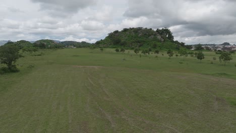 Golf-Course-in-Rocky-plain-Cloudy-Day