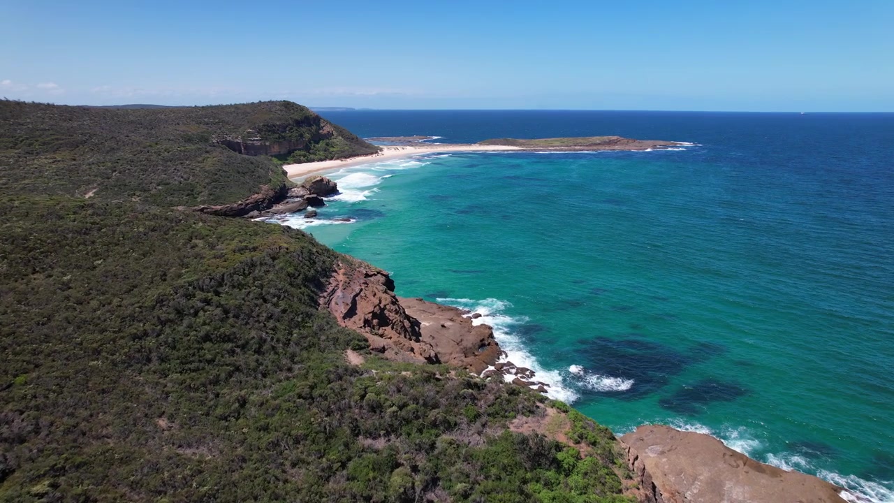 Flat Rocks Point e Ghosties Beach nel Nuovo Galles del Sud, Australia - Ripresa aerea.