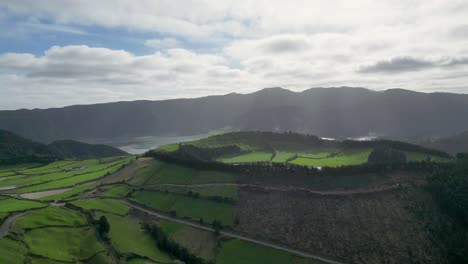 Hermoso-Paisaje-Del-Lago-De-Siete-Ciudades-En-La-Isla-Sao-Miguel-Isla-Azores