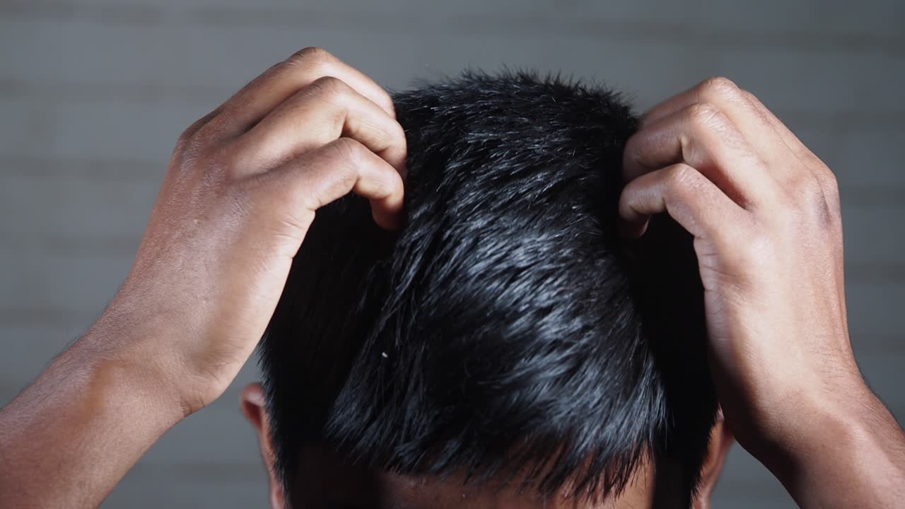 머리를 는 사람