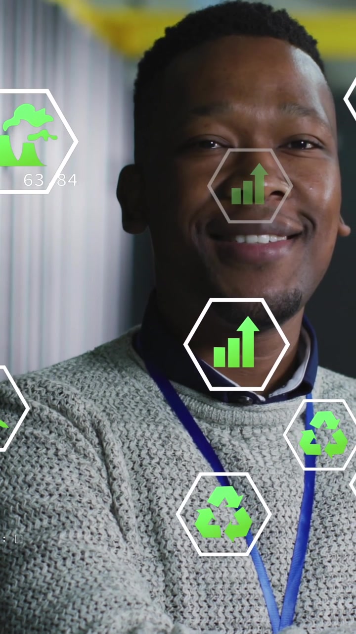 Animazione di elaborazione dati su ingegnere IT uomo afroamericano e server informatici