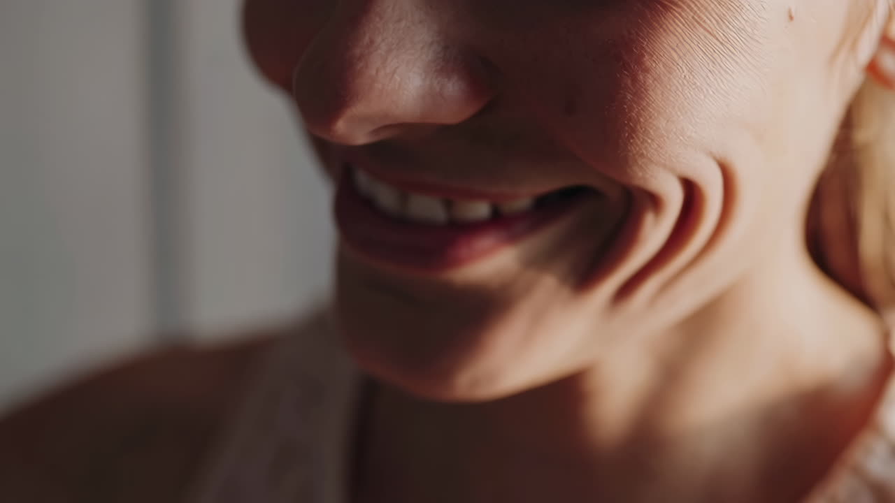retrato em close-up de uma mulher feliz