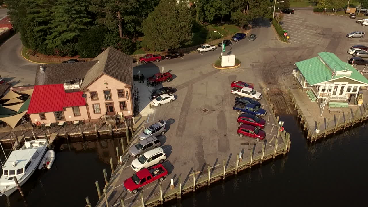 버지니아주 오난콕에 있는 청둥오리 식당 근처에서 하강