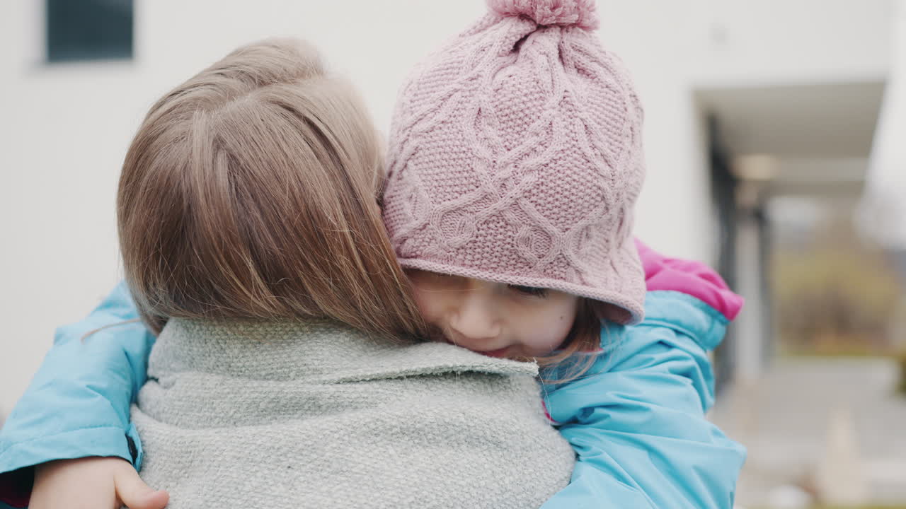 엄마와 딸 포옹