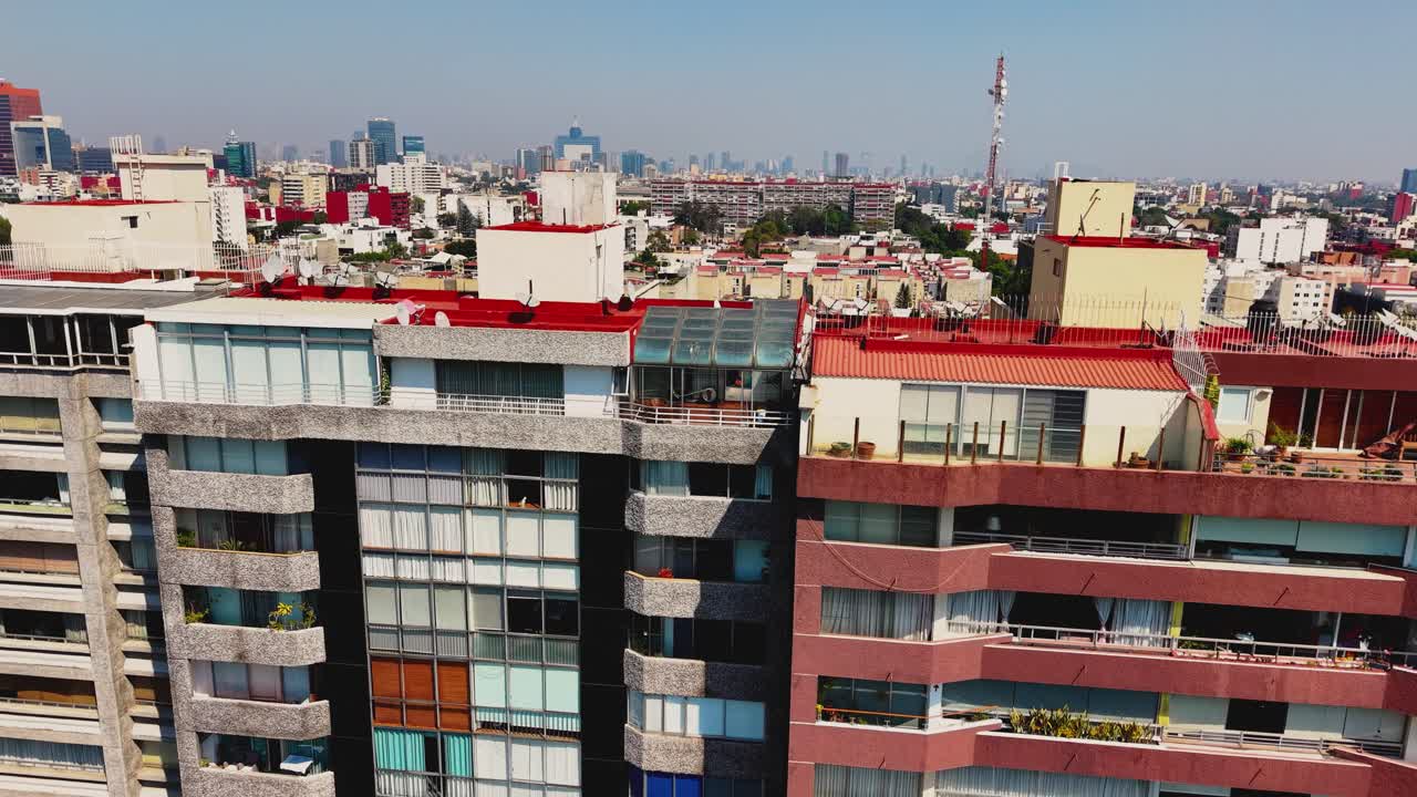 Blocos de habitação urbana na Cidade do México durante uma manhã clara