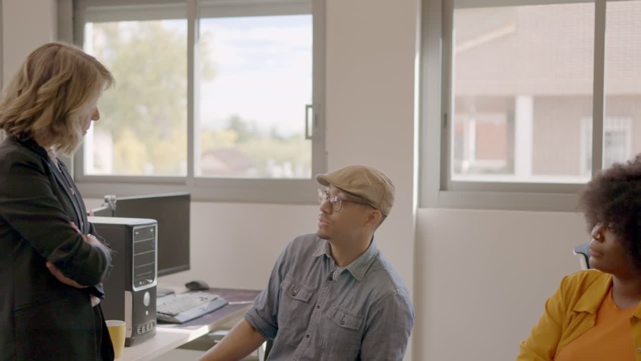 Manager scolding a latin man in the office