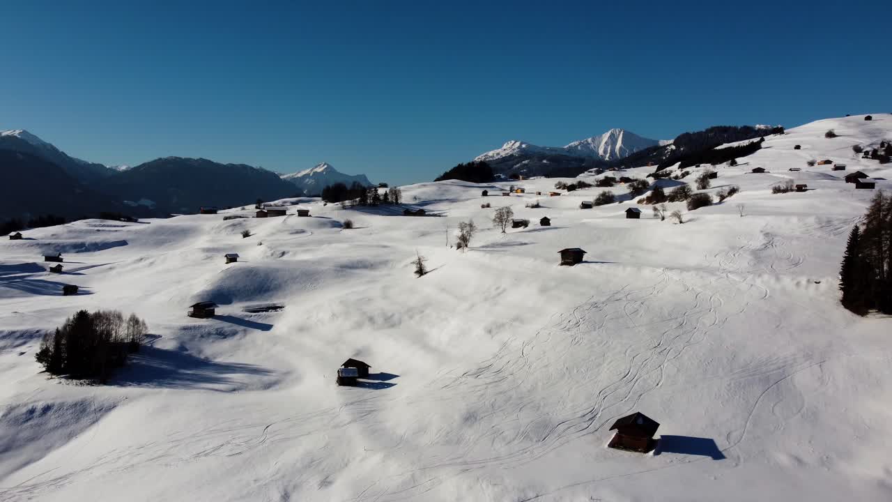 겨울철에 눈으로 인 오스트리아의 시골 풍경, 공중