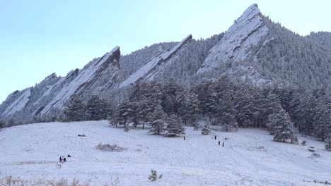 Blick-Auf-Die-Flatirons-An-Einem-Verschneiten-Tag