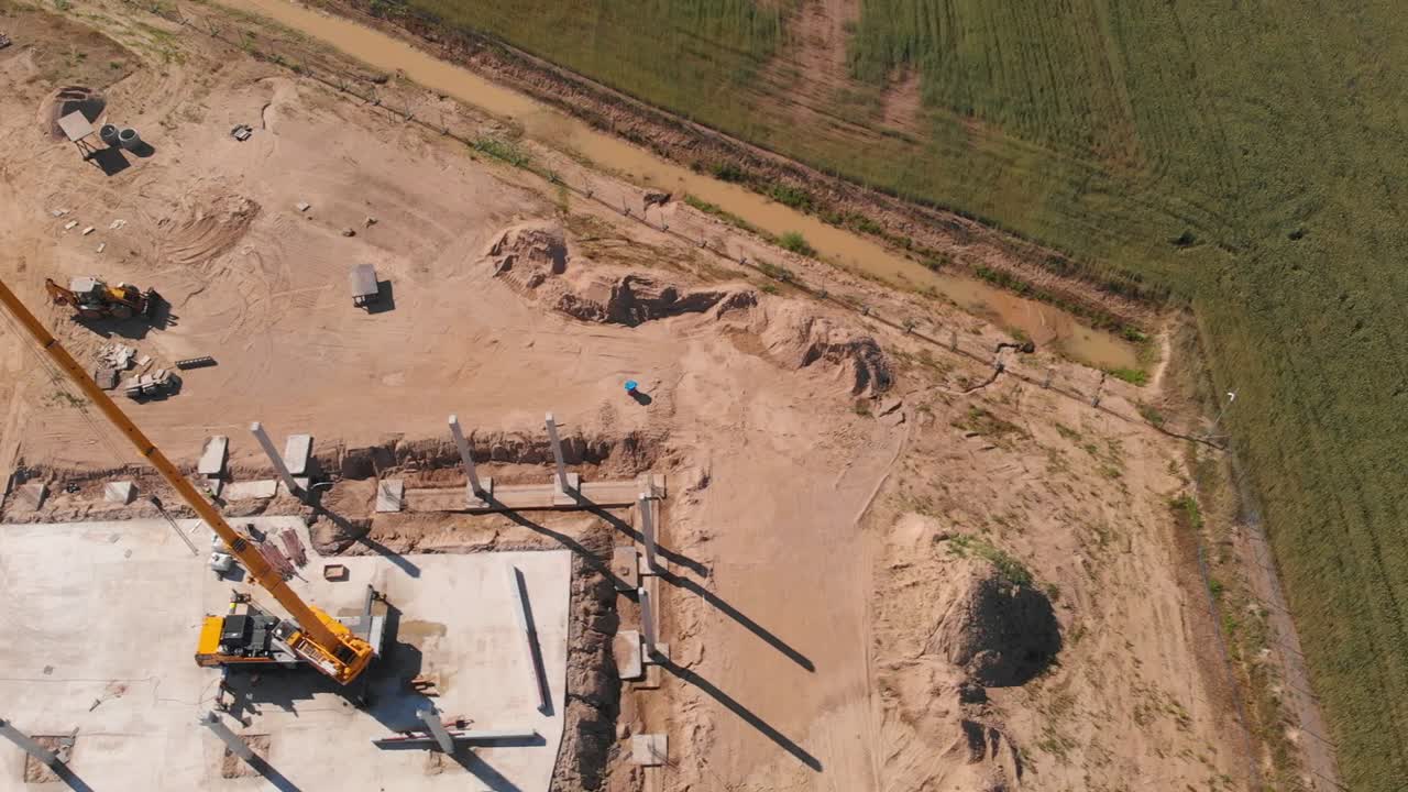sitio de construcción, construcción de salas, grúa en el medio