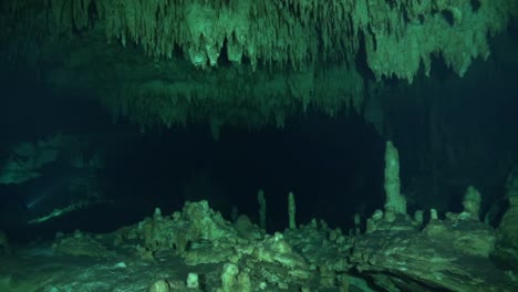 Cave-diver-in-stunning,-wide-passage