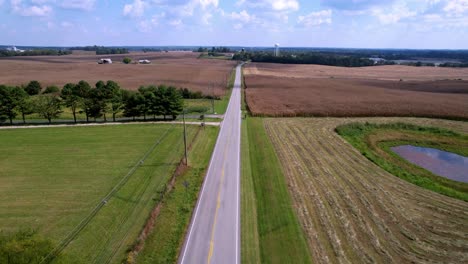 Largo-Camino-A-Través-De-Las-Tierras-De-Cultivo-De-Kentucky