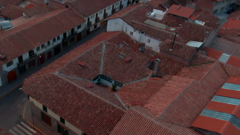 Plaza-De-Armas,-Cusco-Cathedral-And-Church-of-the-Society-of-Jesus-In-Cusco,-Peru