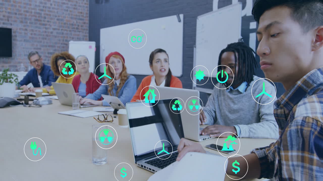 에코 아이콘과 데이터 프로세싱의 애니메이션 사무실에서 다양한 비즈니스 사람들을 통해