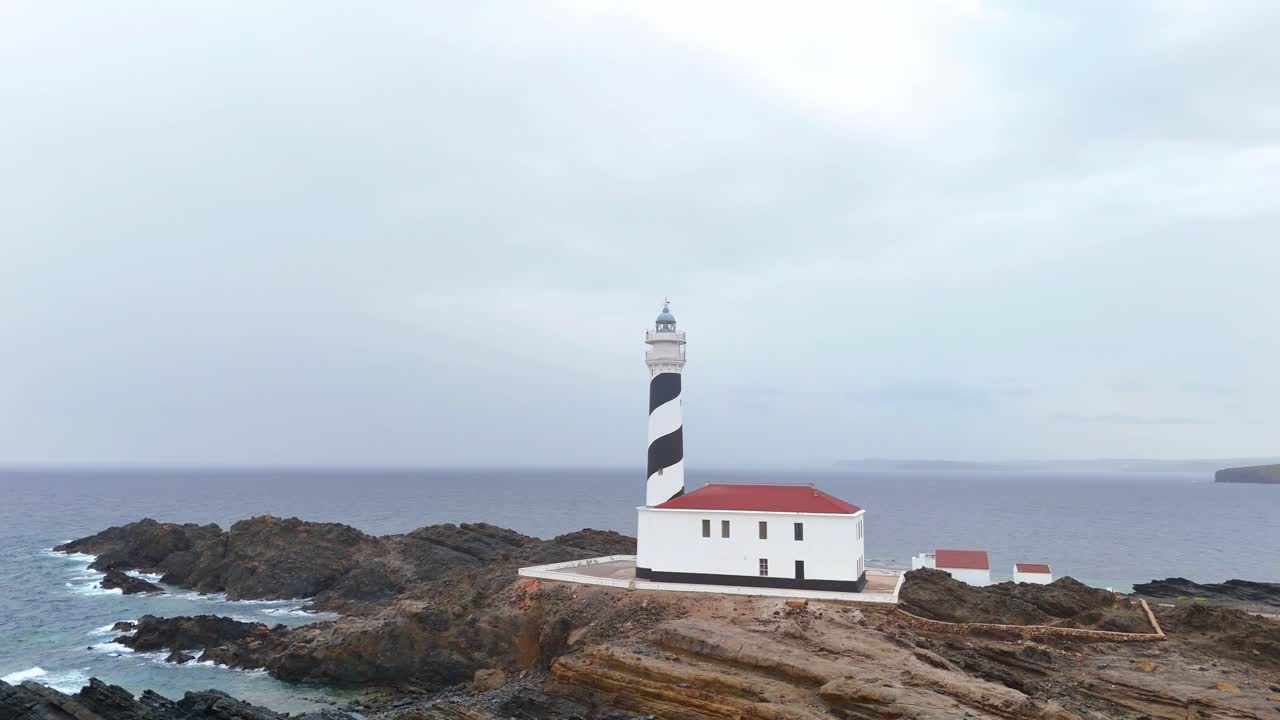 Vista aerea del Faro di Favàritx a Minorca, Spagna.