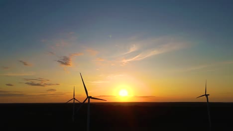 Silhouetten-Windmühlen-Große-Orange-Sonnenscheibe-Sommer-Blendenfleck