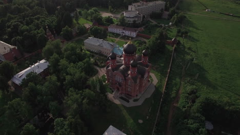 Pueblo-Ruso-De-Lukino-Con-Monasterio-De-La-Santa-Cruz-Y-Antena-De-La-Catedral-De-La-Ascensión