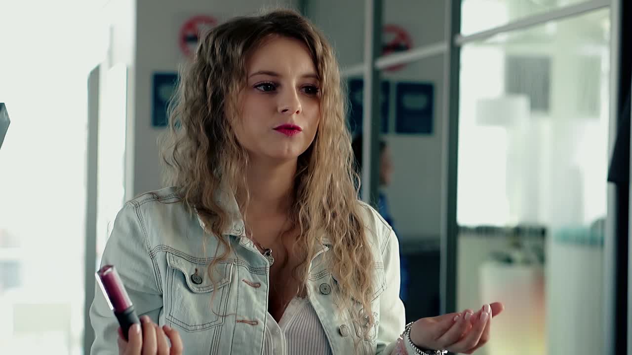 el maquillador le dice a la audiencia