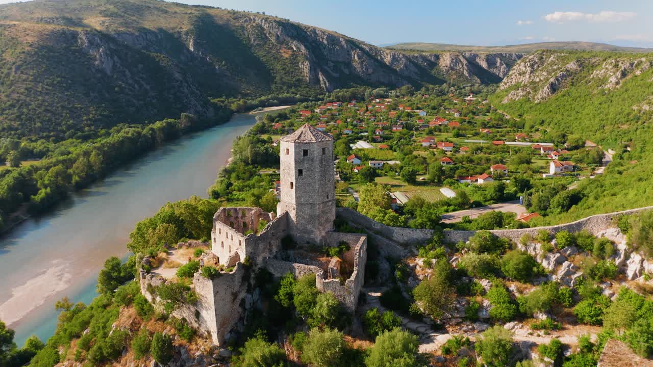 vista aérea del pueblo histórico - pocitelj, bosnia y herzegovina