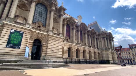 Vista-Exterior-Del-Palacio-De-Bellas-Artes-En-Lille