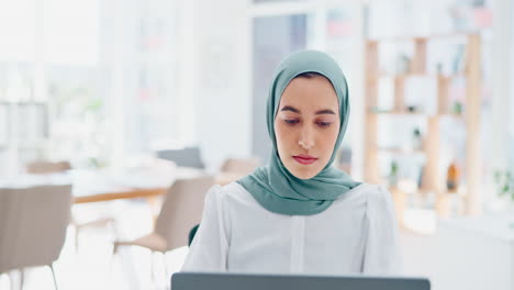 Corporate-muslim-woman,-laptop