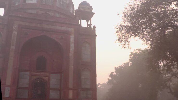 porte d'entrée de la tombe de humayun au matin brumeux du point de vue unique prise de vue à delhi inde