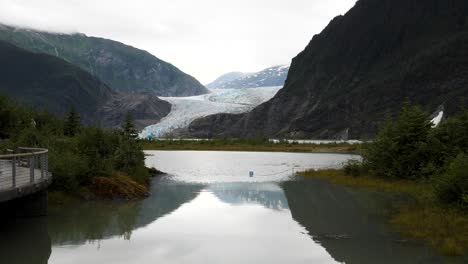 Mendenhall-Glacier-and-Lake,-as-seen-from-the-Photo-point,-Mendenhall-Glacier-Visitor-Center,-Alaska