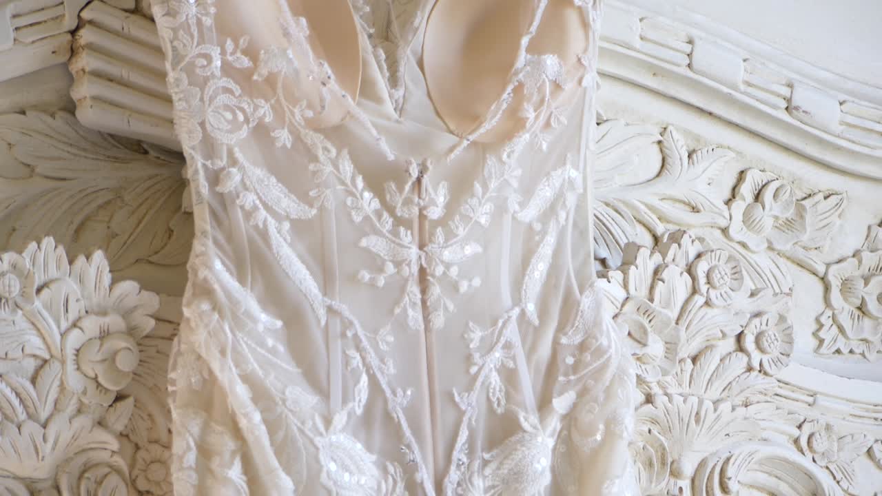 웨딩 드레스 의 느린 움직임 의 세부 사항