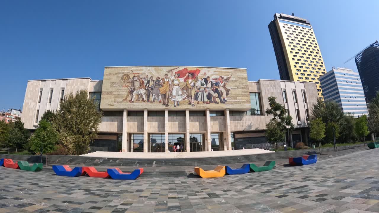 Bygning i Tirana, Albanien